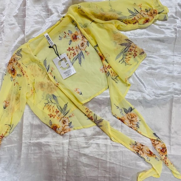 Two piece lemon yellow crop top
Can be styled in so many ways♥️ - Picture 5 of 6